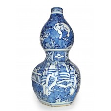 1467 A B&W gourd shape vase with figures